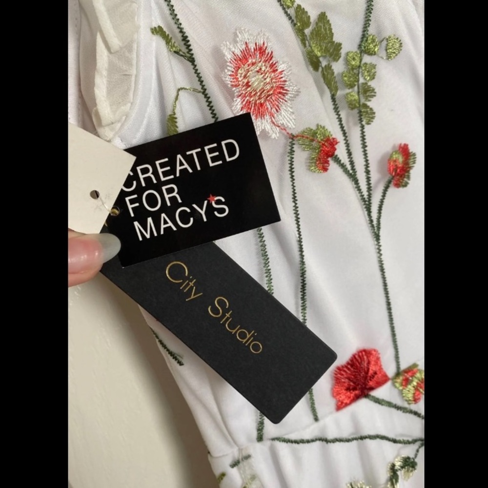White formal dress with flower overlay - Picture 4 of 5